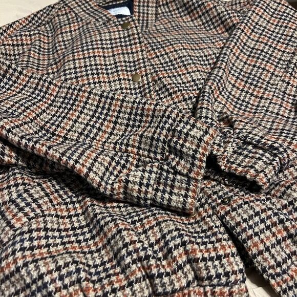 Old Navy Checkered Bomber Jacket in Tweed - Picture 3 of 4